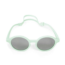 Charger l'image dans la galerie, Pack Kdo Sauge Les P'tis Monstres : Brosse à dents sonique à pile pour Bébé avec Étui de voyage en Kraft + 2 Packs de brossettes + Lunettes de soleil 6-36m, Protection 100% UV