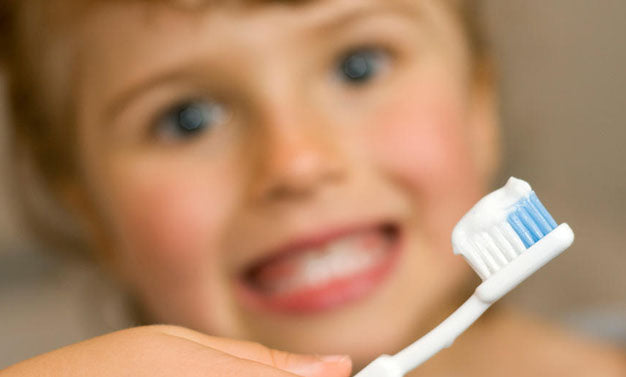 Dentifrice pour bébé et enfants : pourquoi choisir un produit naturel, respectueux de la santé et de l’environnement ?