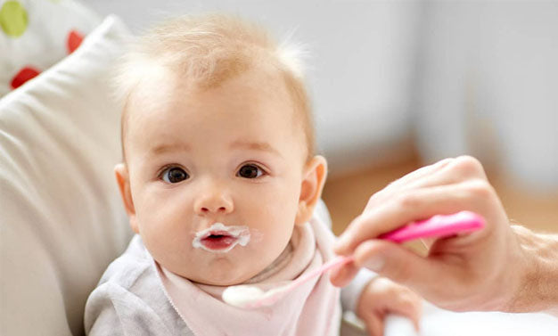 Reflux gastro-œsophagien bébé et dents : protéger l’émail avec Les Babygators