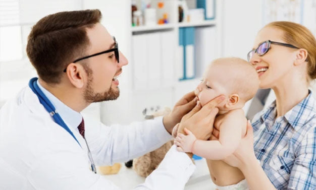 Quand devrais-je emmener mon bébé chez le dentiste ?