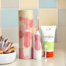 Laden Sie das Bild in den Galerie-Viewer, Himbeer-Schallzahnbürste für Babys (0 bis 5 Jahre) mit Kraft-Reiseetui und Timer + Babyzahnpasta 0-5 Jahre ohne Nanopartikel